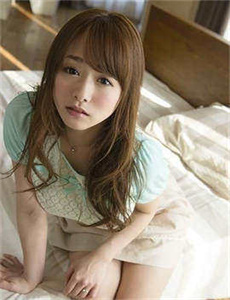 《征服艳妇后宫春色》